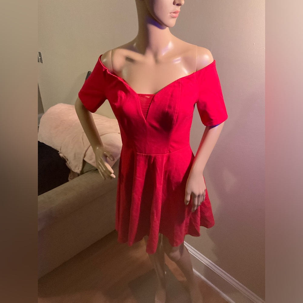 Guess Off the shoulder dress